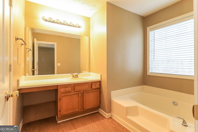Building Photo - 2660 Barnwell Ct