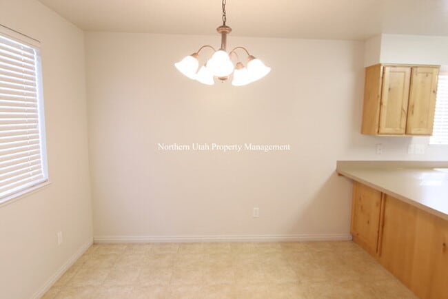Building Photo - 2 Bed, 1.5 Bath, HVAC