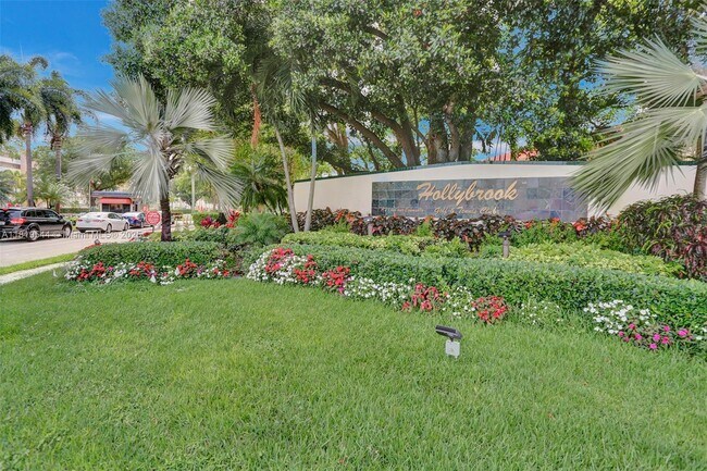 Building Photo - 9410 N Hollybrook Lake Dr