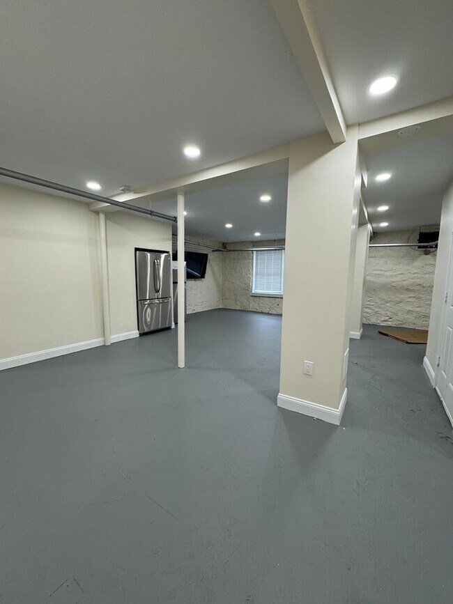 Building Photo - Single Family in Allston Near BU - Available 9/1/2026