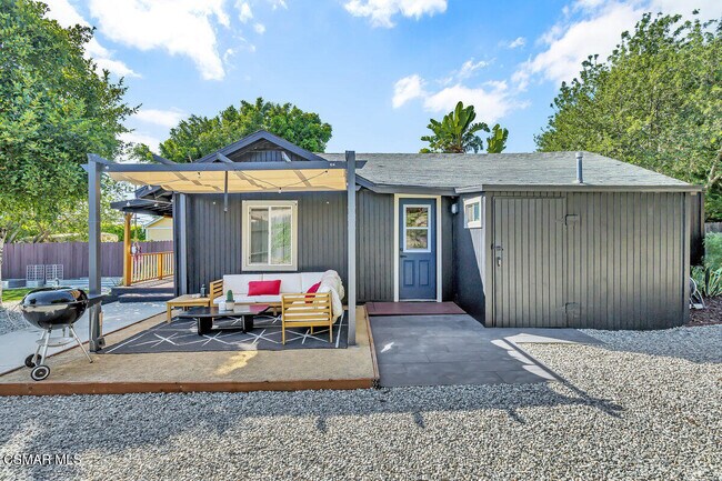 Building Photo - 2855 Los Feliz Dr