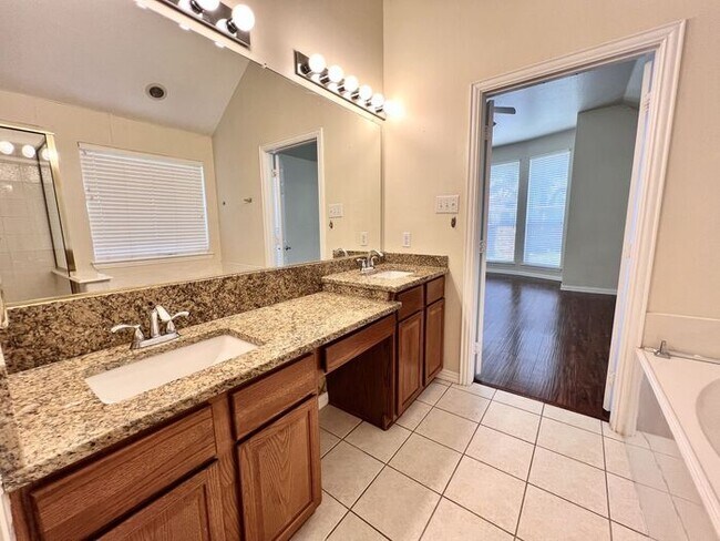 Building Photo - Spacious Frisco Home MOVE IN READY
