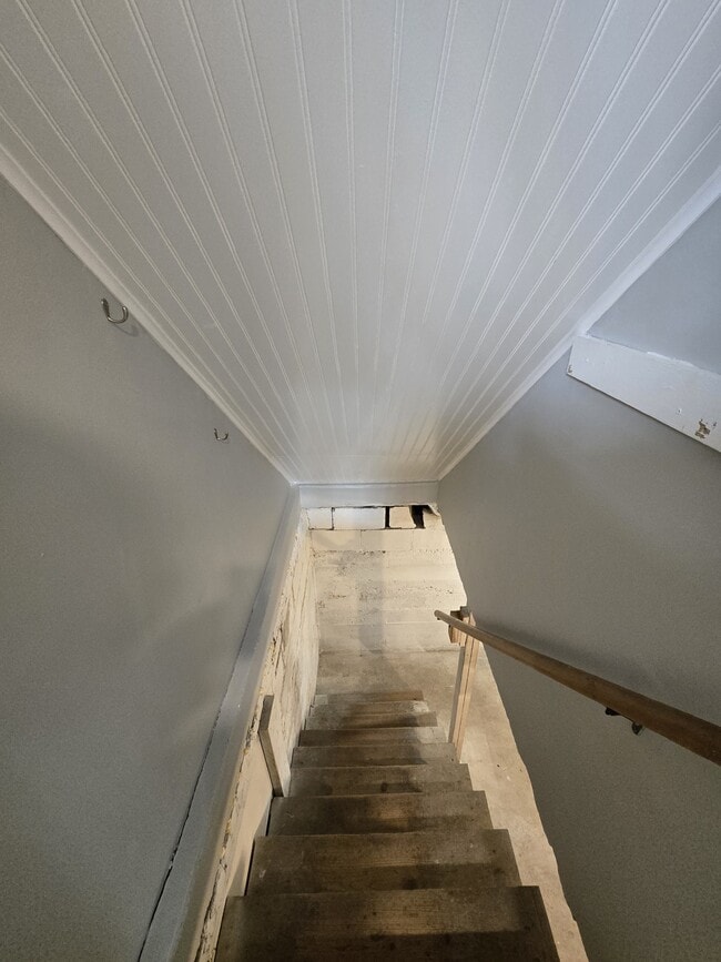 Building Photo - 1321 W Univ Ave