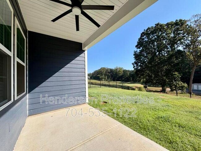 Building Photo - 125 Pampas Pl