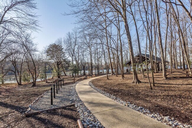 Building Photo - Massive 4 BR/2 Full BA & 2 Half BA EOG Tow...