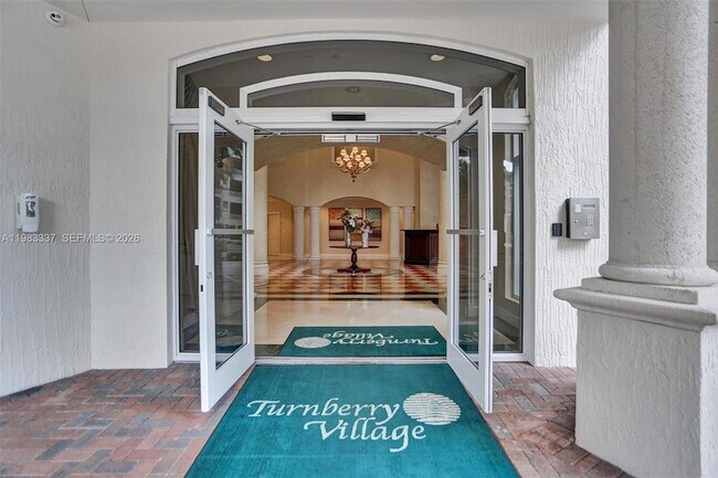 Building Photo - 20000 E Country Club Dr