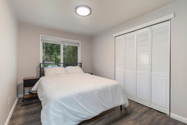 Building Photo - 19122 3rd Dr SE