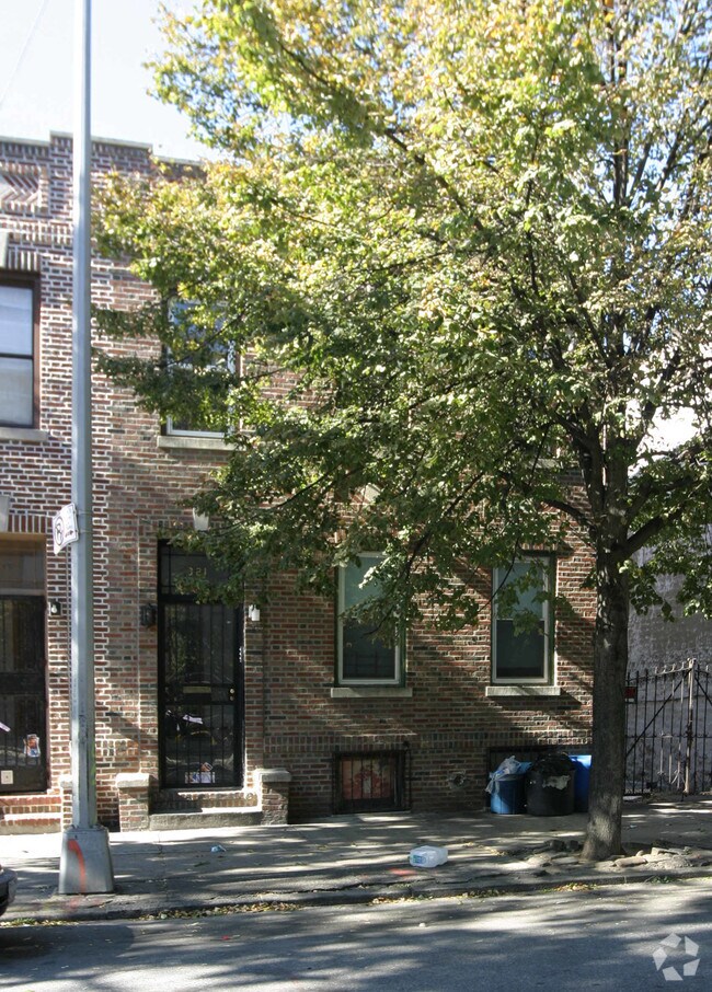 Primary Photo - 321 Eldert St