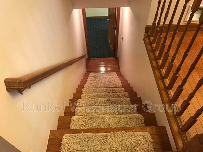 Building Photo - 225 Archview Dr