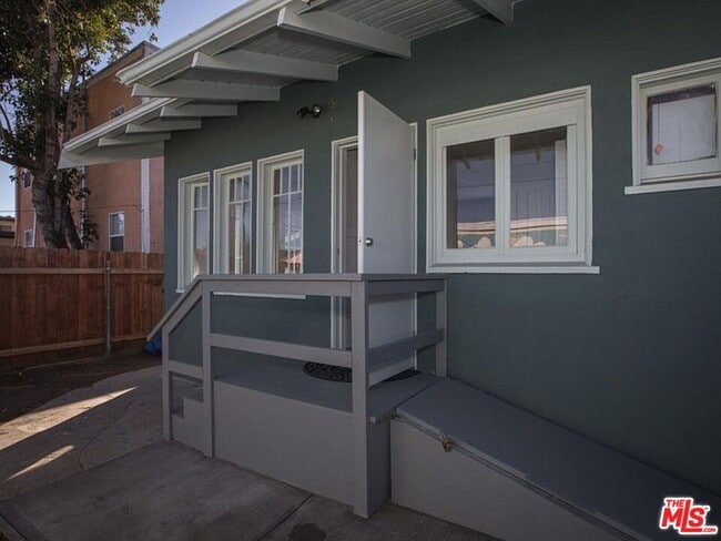 Building Photo - 1075 1/2 Leighton Ave