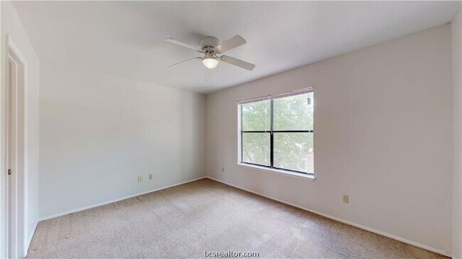 Building Photo - 307 Manuel Dr