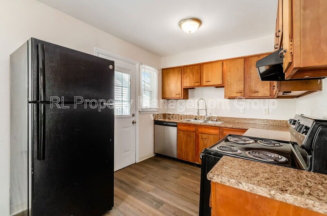 Building Photo - 3233 Hiawatha St