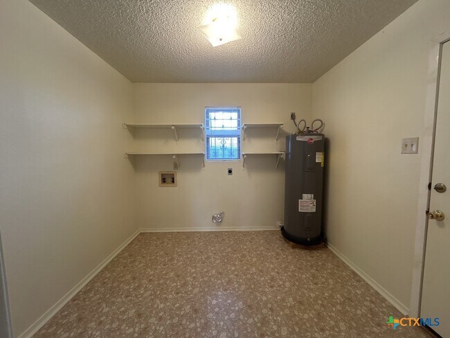 Building Photo - 3422 Chisholm Trail