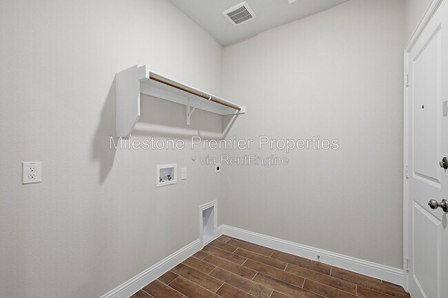 Building Photo - 425 Hoot Owl Hl