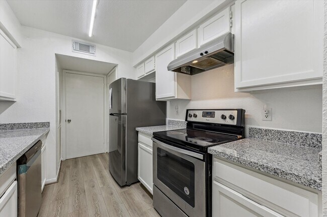 Building Photo - 6606 De Moss Dr