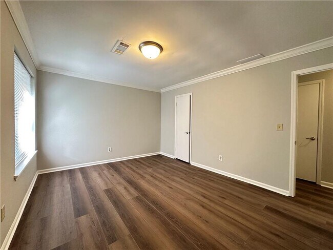 Building Photo - 2496 Landington Way NW