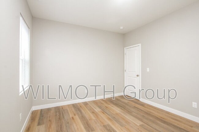 Building Photo - 929 N Beville Ave