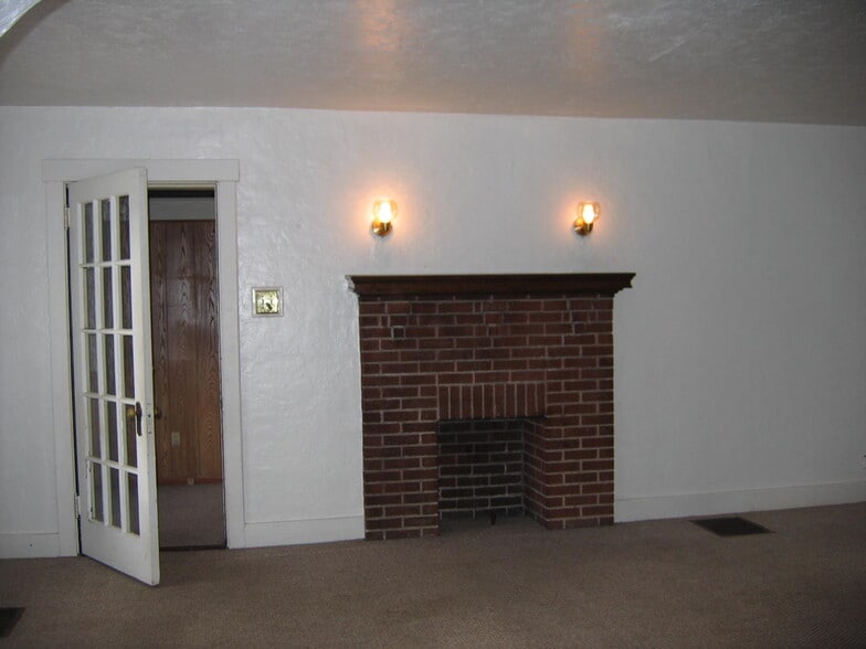 Building Photo - 2023 Dartmore St