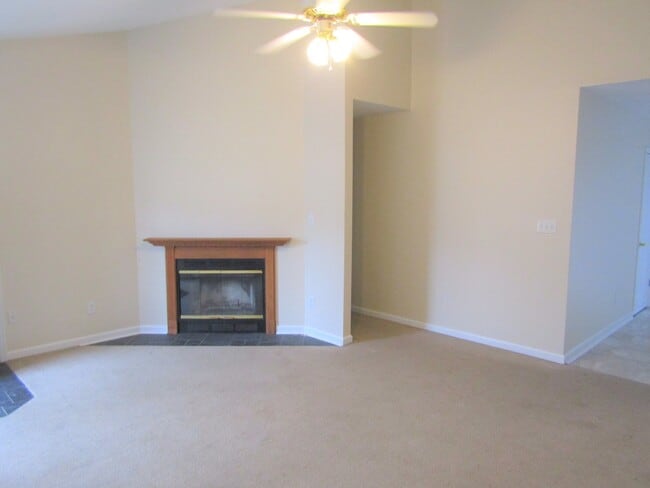 Building Photo - 205 Stag Ct