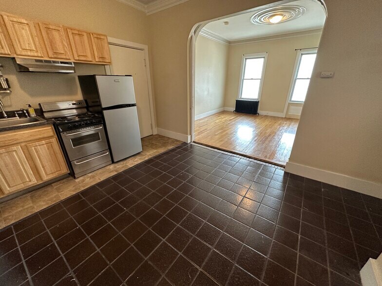 Building Photo - 375 Dorchester St