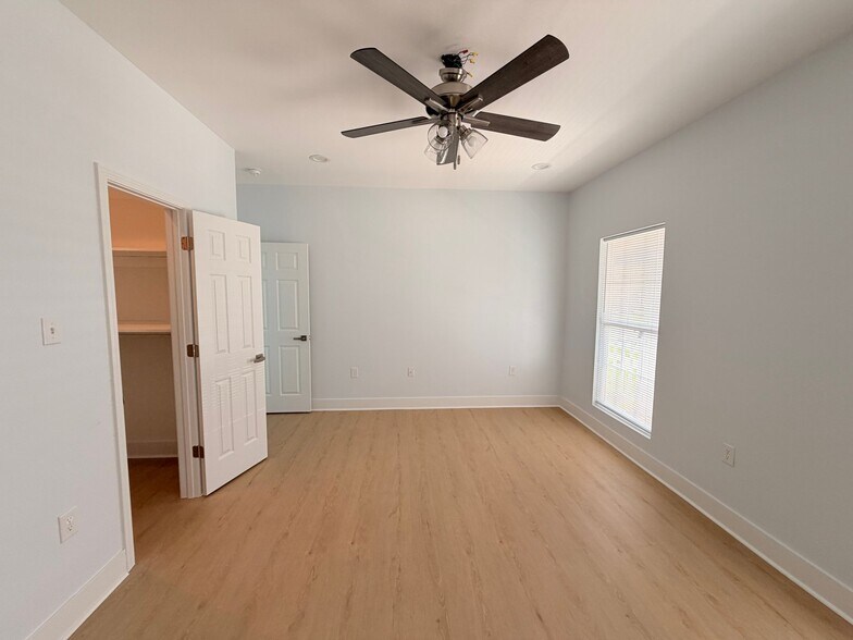 Building Photo - 6205 Wadsworth Dr