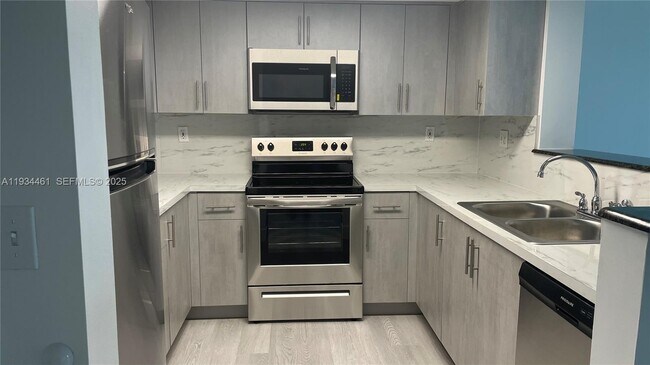 Building Photo - 3000 Coral Wy