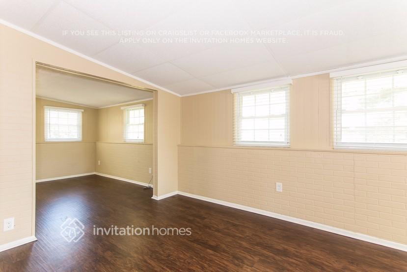Building Photo - 618 15th Ave Dr E