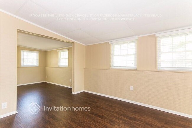 Building Photo - 618 15th Ave Dr E