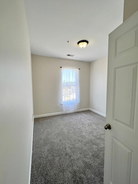 Building Photo - 3518 Saint James Ave