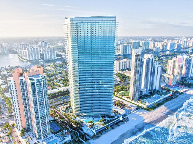 Building Photo - 18975 Collins Ave