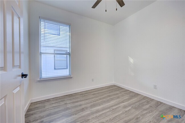 Building Photo - 15218 Parrish Ln