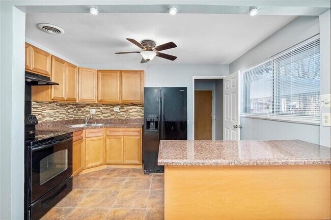 Building Photo - Fantastic 3bd/1ba home! Let yourself in!