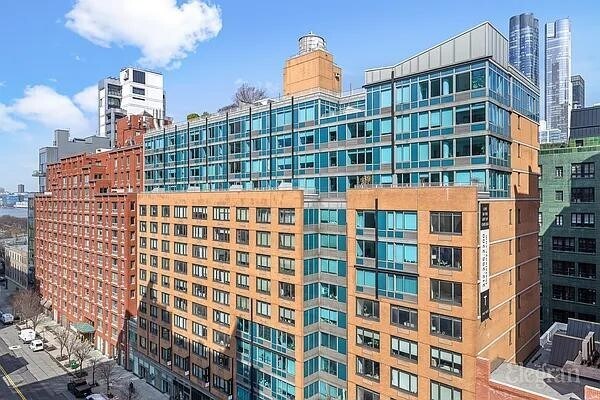 Building Photo - 520 W 23rd St