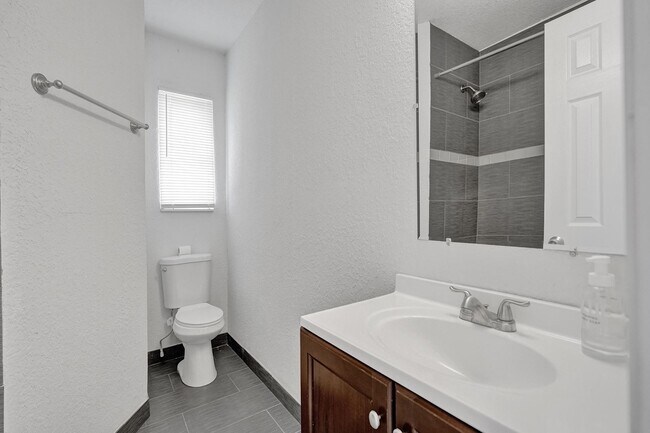 Building Photo - 651 SW 15th St