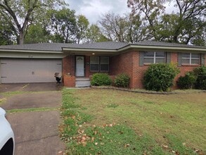 Building Photo - 914 W Preston Ave