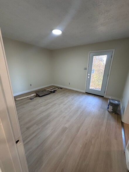 Building Photo - 305 Iroquois Ln