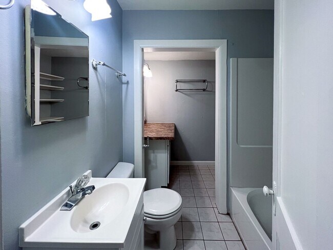 Building Photo - Pet Friendly 3BR/2BA Bungalow located in Gainesville Heights Available Mid-August!