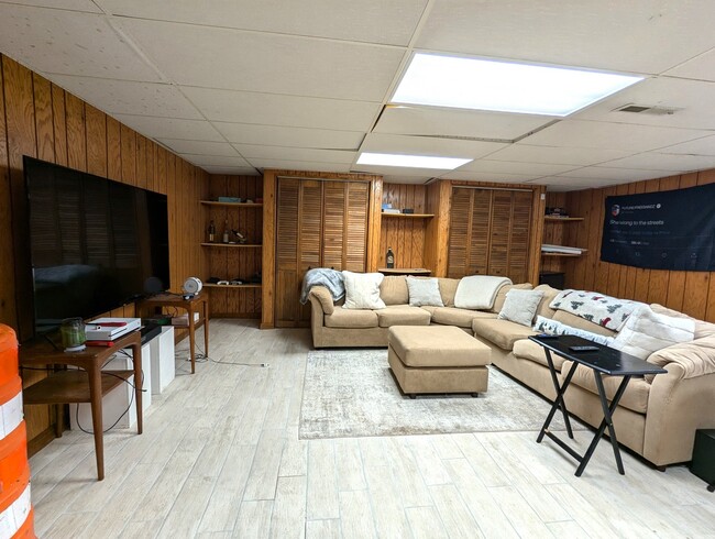 Building Photo - 693 Mallard Ln