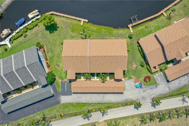 Building Photo - 15140 Riverbend Blvd
