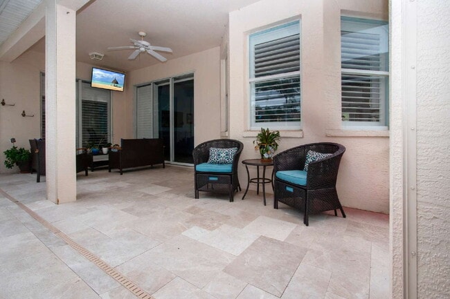 Building Photo - Luxurious 4-Bed Oasis with Outdoor Kitchen...