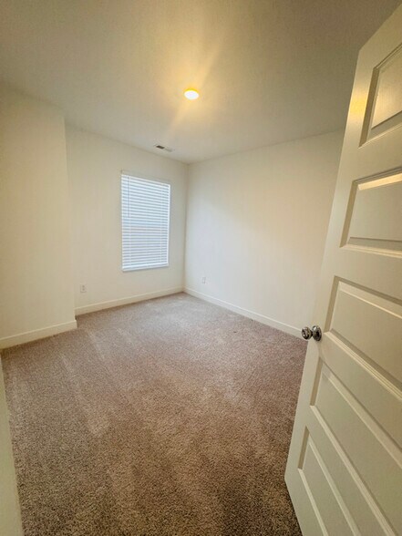 Building Photo - 13769 Gatsby Dr