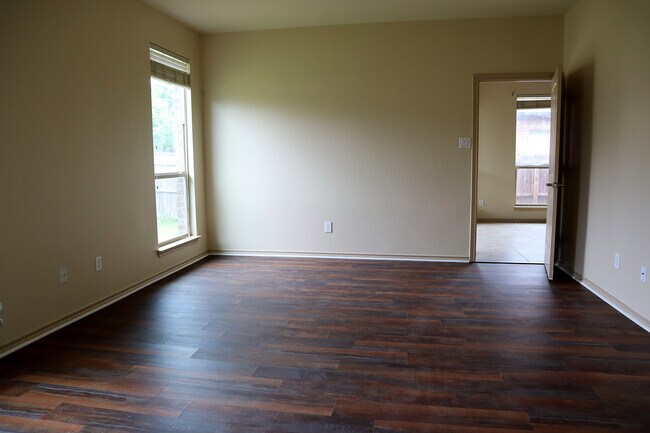 Building Photo - 2245 Laurel Forest Dr