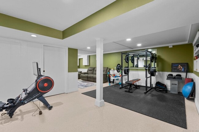 Building Photo - 27 Strathmore Rd