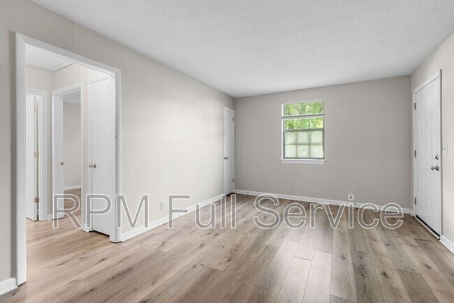 Building Photo - 4426 Central Valley Dr