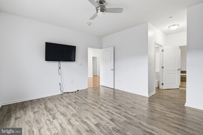 Building Photo - 301 Carson Terrace