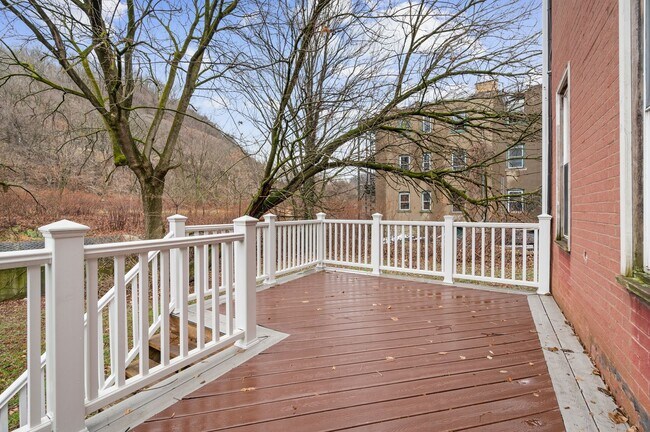 Building Photo - Beautiful Fully Renovated 4 Bedroom Home In The West End.  Available July!