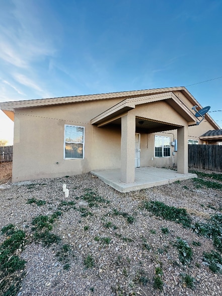 Building Photo - 811 S Wyoming Ave