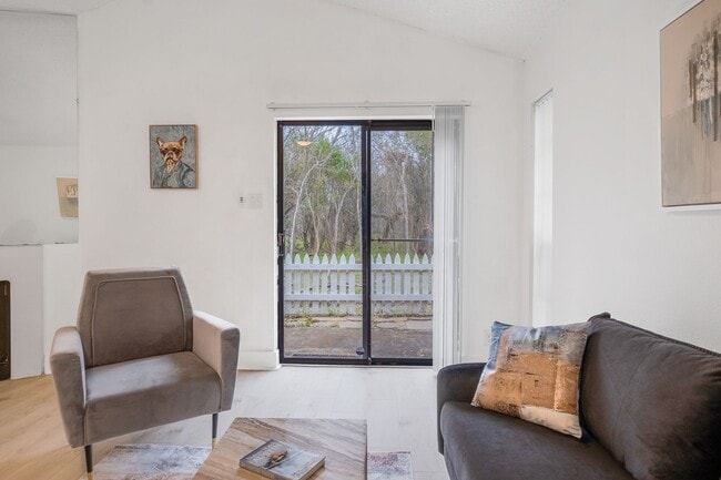 Building Photo - 1601 Faro Dr