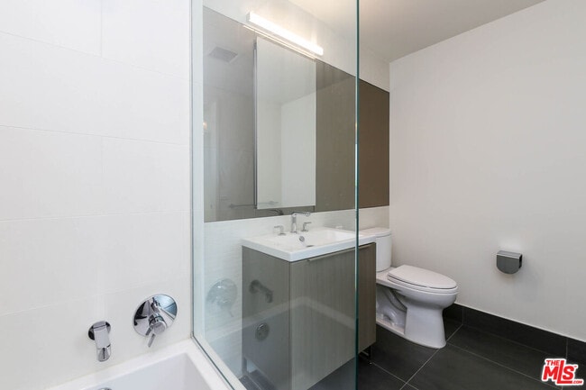 Building Photo - 889 Francisco St