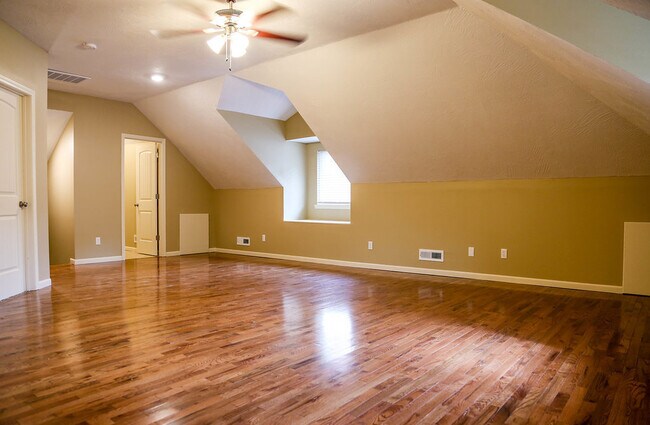 Building Photo - 459 S Main Ave